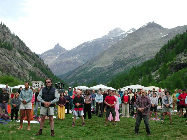 Doing the exercises at the foot of Grand Paradise Mountain, Italy (Photo: Faluninfo.net).