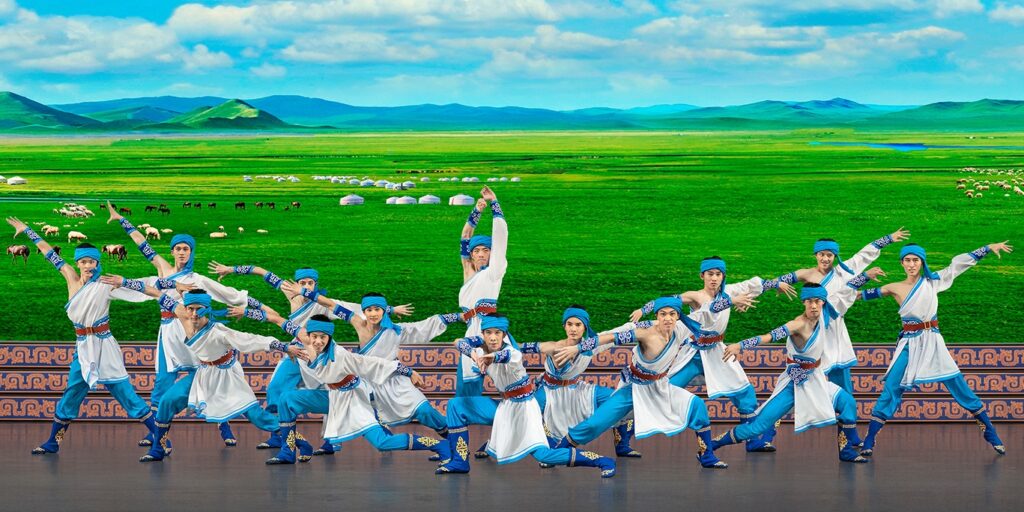 Mongolian nomadic culture is brought on stage, with the performers portraying their resolute and brave spirits (Photo: Shenyunperformingarts.org).