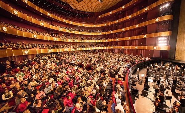 Projection at Lincoln Center, New York (Photo: Shenyunperformingarts.org).