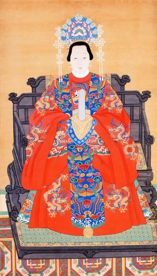 Portrait of Princess of Caoguo wearing Mingfu with Fengguan Xiapei (photo: wikimedia.org)